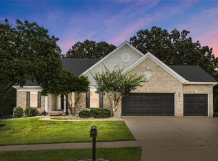 712 Summer Oak Dr, Ballwin, MO 63021