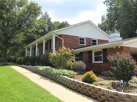 3rd image of 775 Beaumont Poplar St