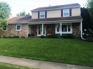 2555 E Crest Ave, Bettendorf, IA