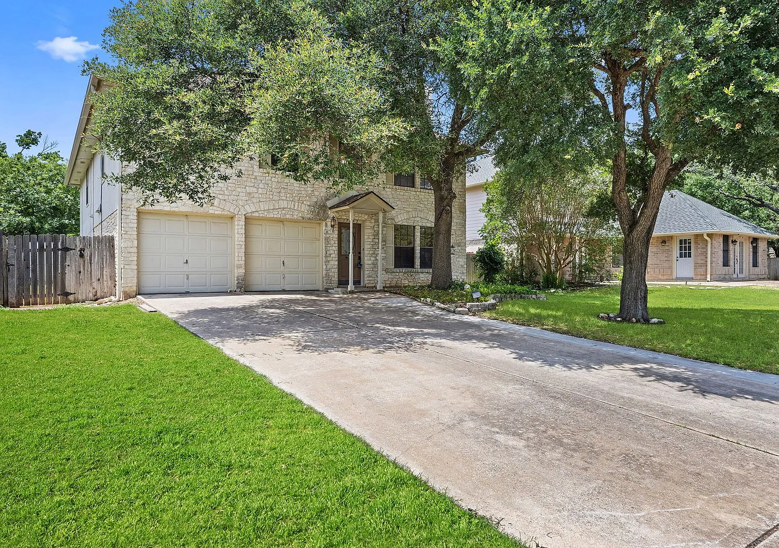 17842 Park Valley Drive Round Rock, TX 78681 — Photo 2