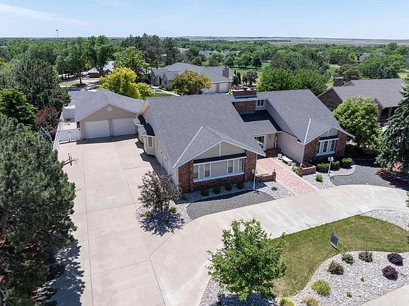 4th image of 2740 Thunderbird Dr