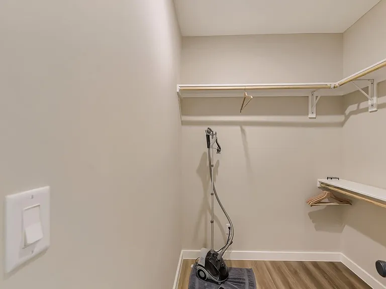 8815 Sharpview Dr — Photo 22