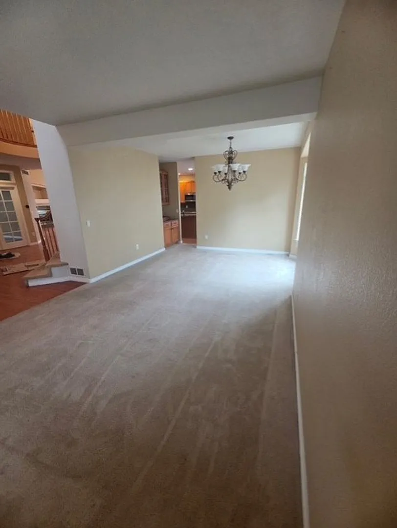 Beautiful 4 Bedroom Home Available in Thornton — Photo 4