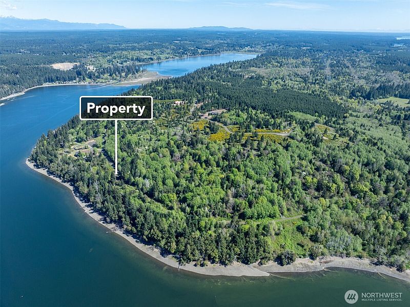 3rd image of 890 E Anchor View Lane