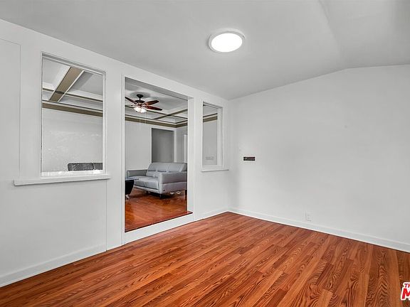 4th image of 139 S Gramercy Pl