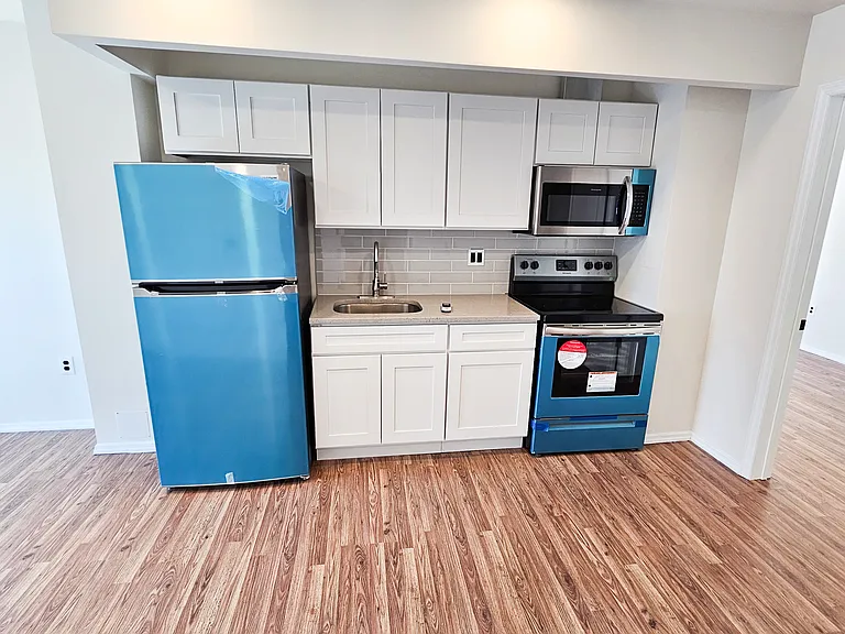 686 Eagle Ave #5A — Photo 3