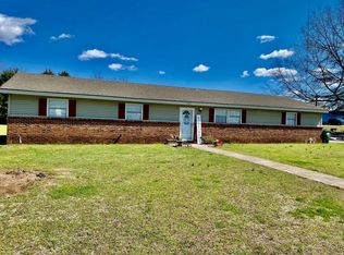 1400 Greenbrier Dr, Tuscumbia, AL 35674
