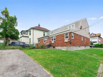 10520 27th Ave, Flushing, NY, 11369
