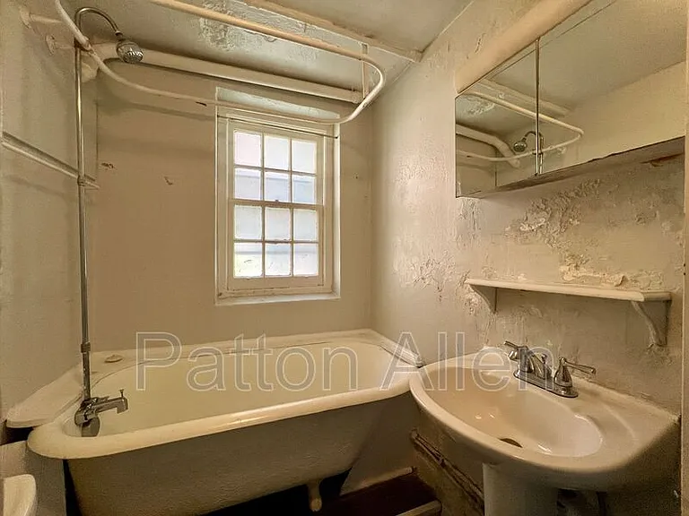 116 E Chestnut St #16 — Photo 10