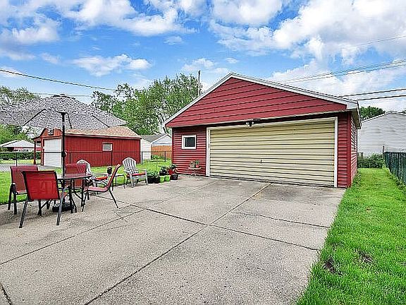 5th image of 163 Danbury Dr