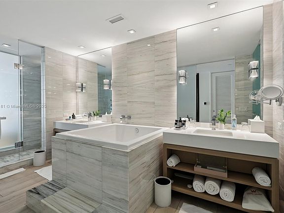 5th image of 2201 Collins Ave #336