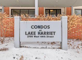 2700 W 44th St APT 211, Minneapolis, MN 55410