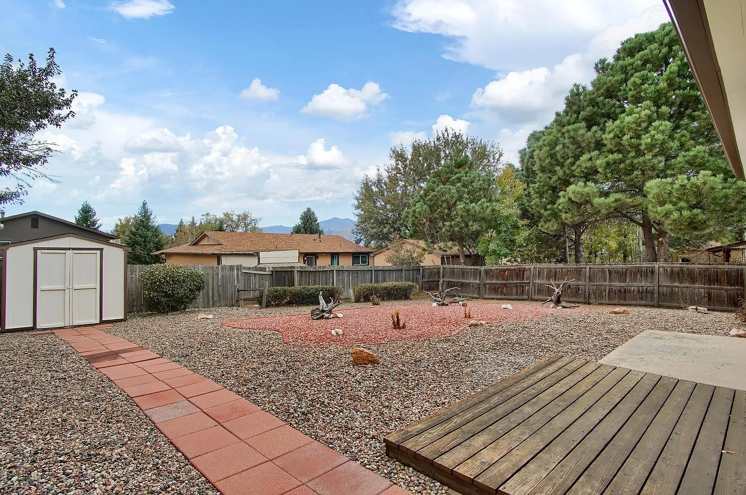5 bed, 1671 sqft, $2,100 — Photo 3