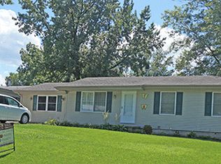 1122 Hillcrest Dr, Mount Carmel, IL 62863