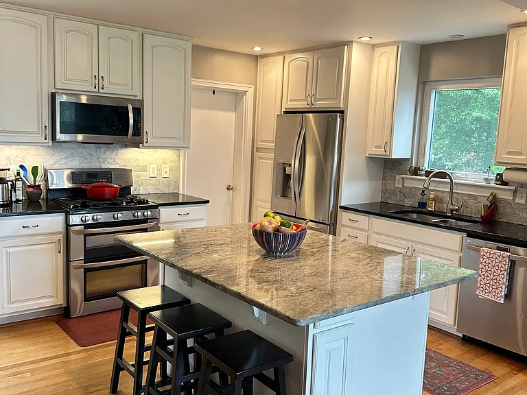 3900 Floyd Ave — Photo 2