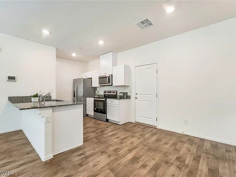 7483 Coastal Ledge St — Photo 4