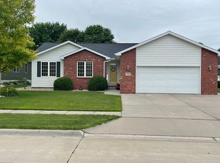 5812 Avenue P Pl, Kearney, NE 68847