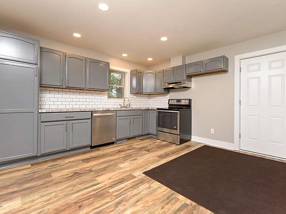 3rd image of 1387-1389 106th Ave #1387