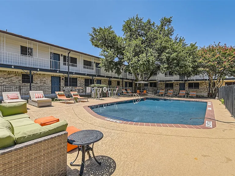 Shoal Creek North — Photo 1
