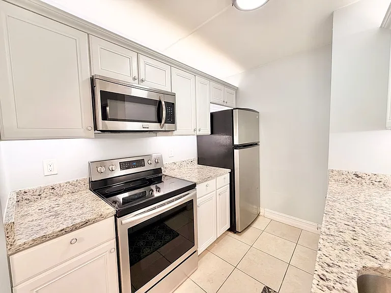 150 Santa Clara Dr #4 — Photo 6