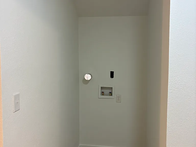 2825 Crenshaw Ave — Photo 2