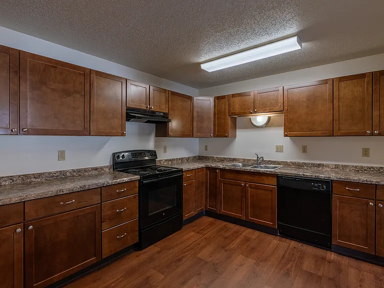 Fargo, ND Carlton Place Apartments | Kitchen