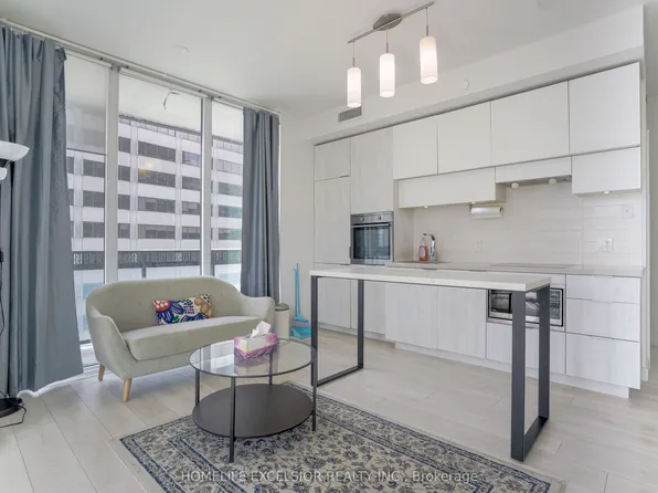 8 Eglinton Ave E #2002, Toronto, ON M4P 0C1
