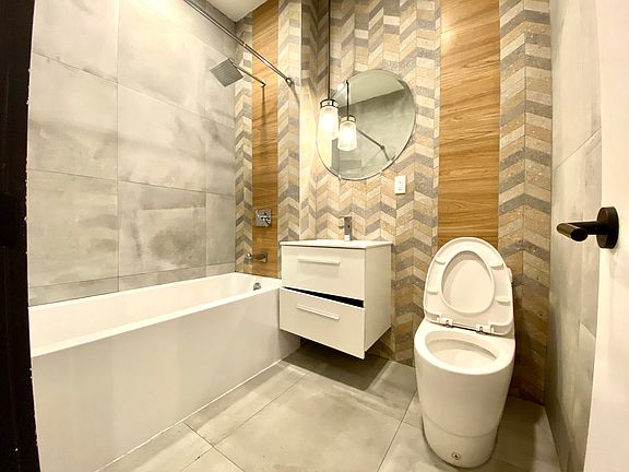 4th image of 1148 Pacific St APT 2R