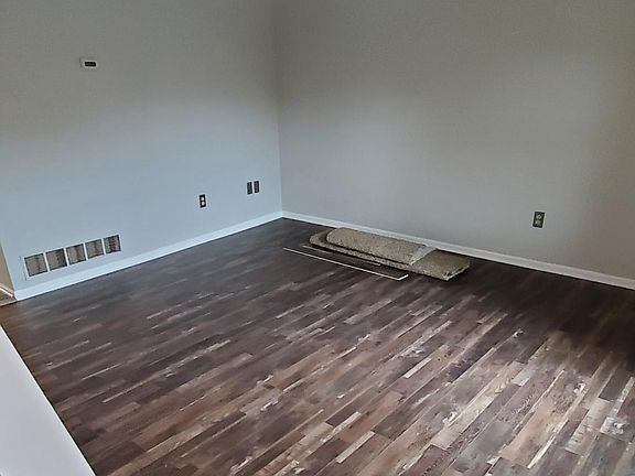 3rd image of 581 Mawyer Dr