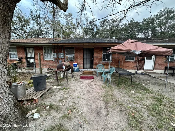 7104 KEN KNIGHT Drive W, Jacksonville, FL 32209