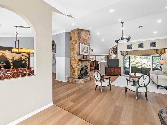 4th image of 2559 Palm Deer Drive