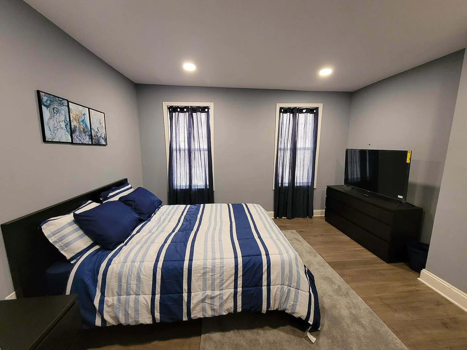 3 bed, 1200 sqft, $1,900 — Photo 1
