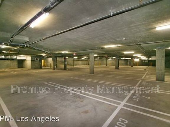 4th image of 12837 Moorpark St #Penthouse 7