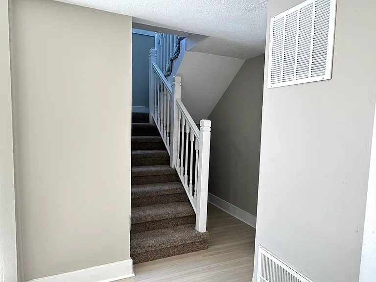 214 Myrtle Ave — Photo 8