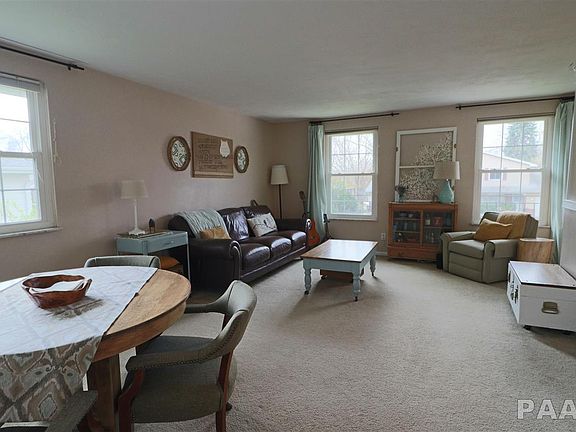 3rd image of 1401 W Daytona Dr