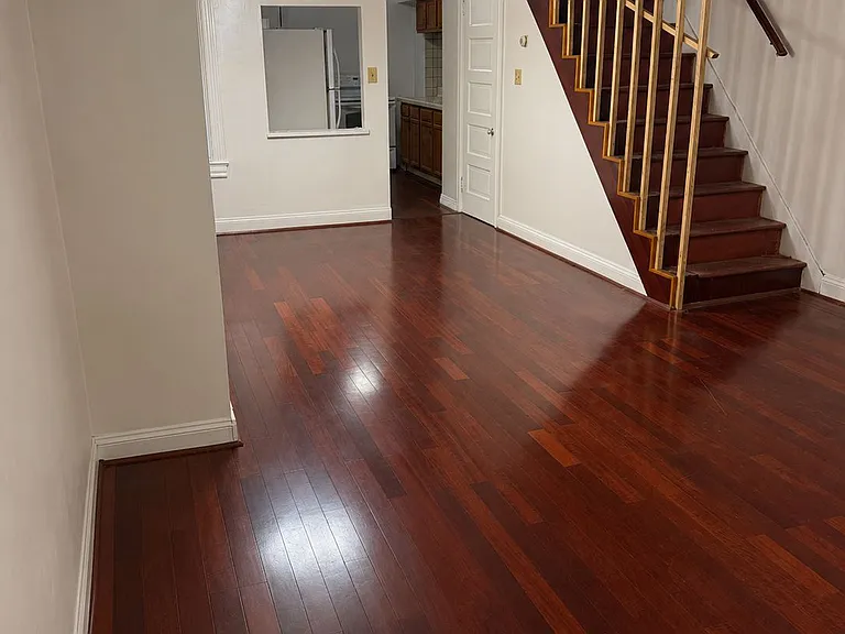 422 E Court St — Photo 4