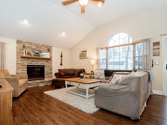 3rd image of 41 12th St