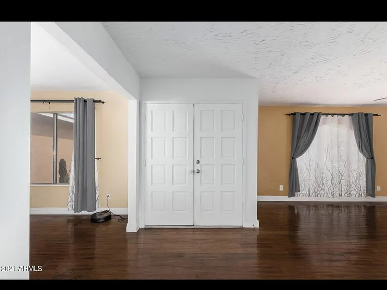 2432 W Dailey St — Photo 9