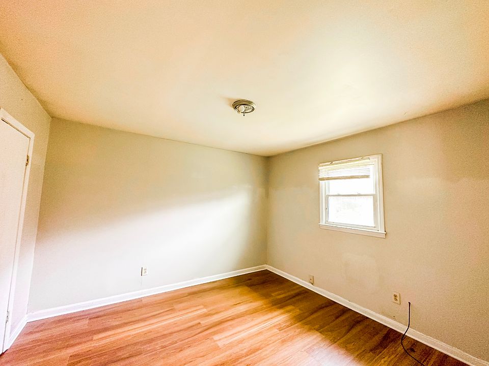 2nd image of 616 N College Dr #4