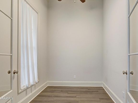 5th image of 303 Parkerson St