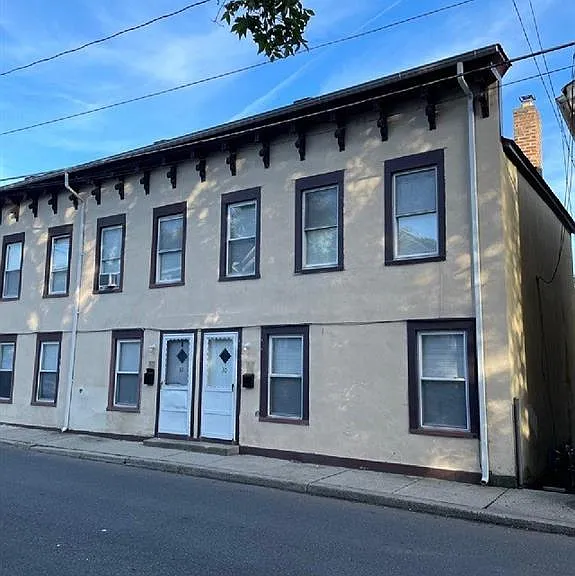 30 Center St — Photo 8