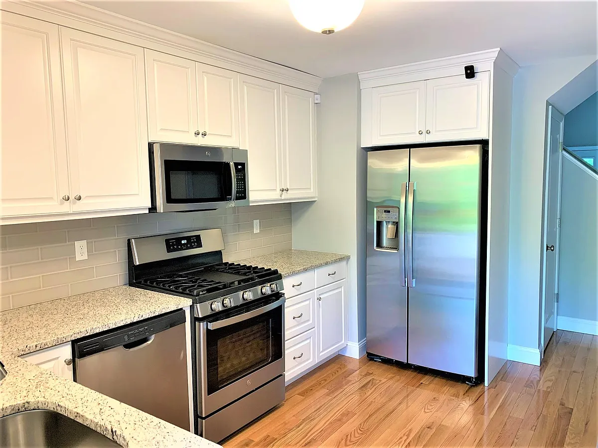 Building Photo - 380 King St #11