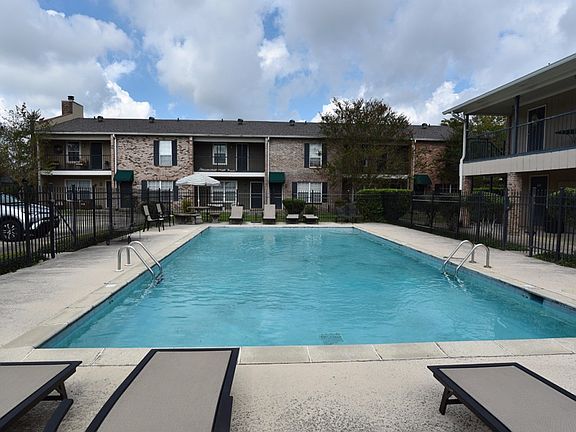 3rd image of 4625 Parkoaks Dr APT 54