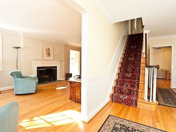 Center hall colonial