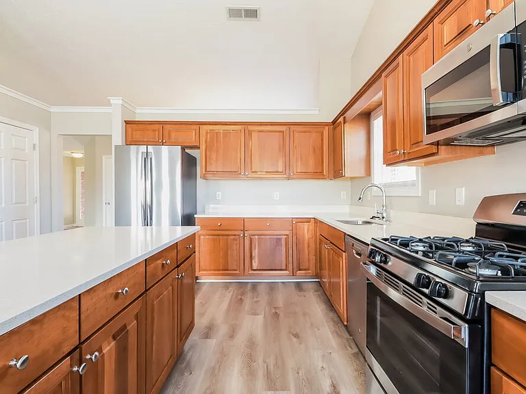 1016 Harbor View Ln — Photo 8