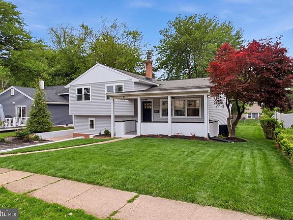 4th image of 2519 Eberly St