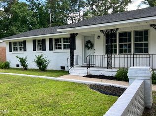 1025 Riverside Cir, Spring Lake, NC 28390