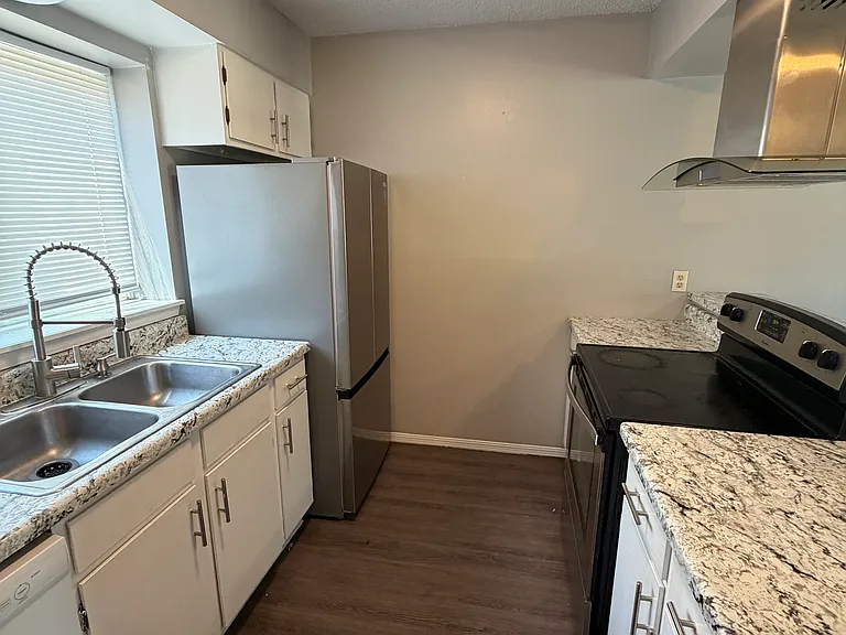 5480 S Gold St #100 — Photo 13