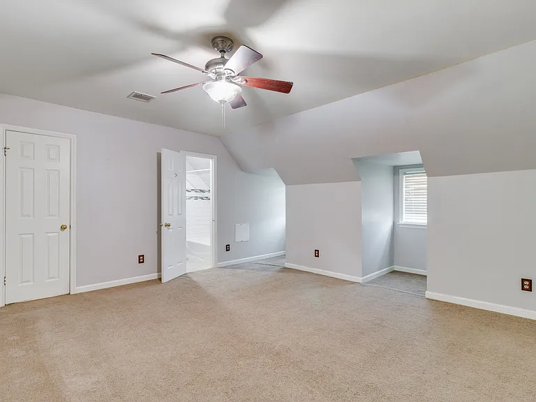 107 Kincaid Ct — Photo 13