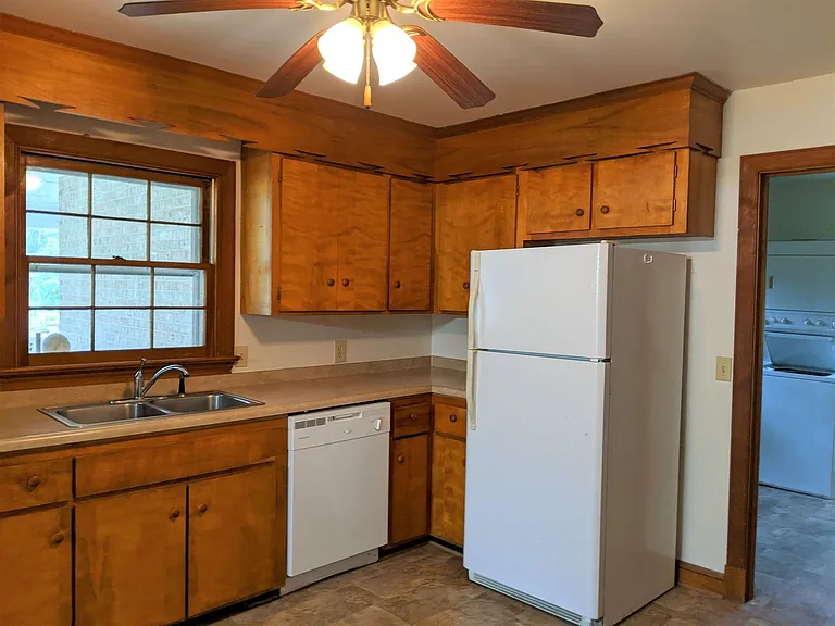 318 Jasper Ln — Photo 6